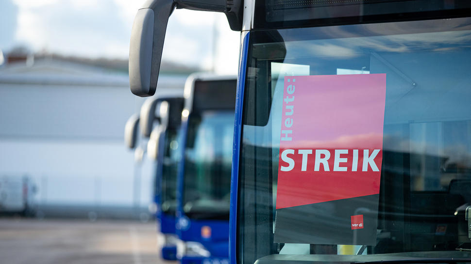 Warnstreik legt Großteil des Busverkehrs im Saarland lahm